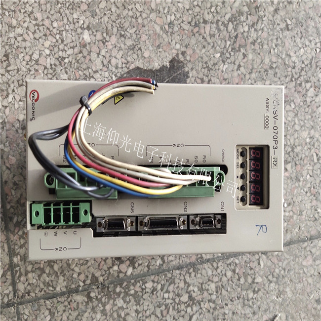 東榮伺服驅(qū)動器VLNBX-035P3-ABM上電無顯示 過壓維修