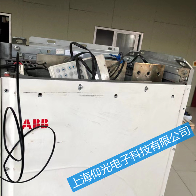 維修abb供水變頻器ACS800-17LC-0520-5報錯顯示FF7A故障維修