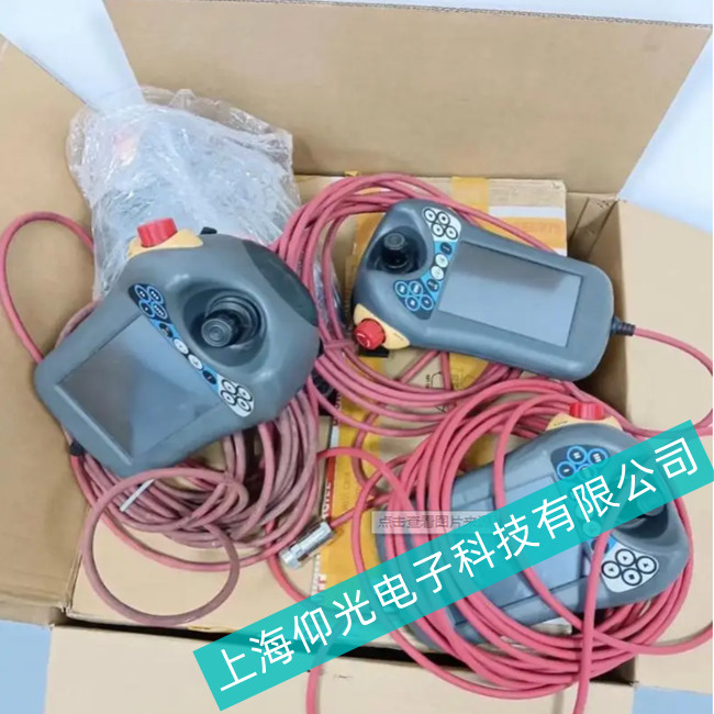 上海浦東噴涂ABB機(jī)器人示教器DSQC679出現(xiàn)閃屏故障維修方法